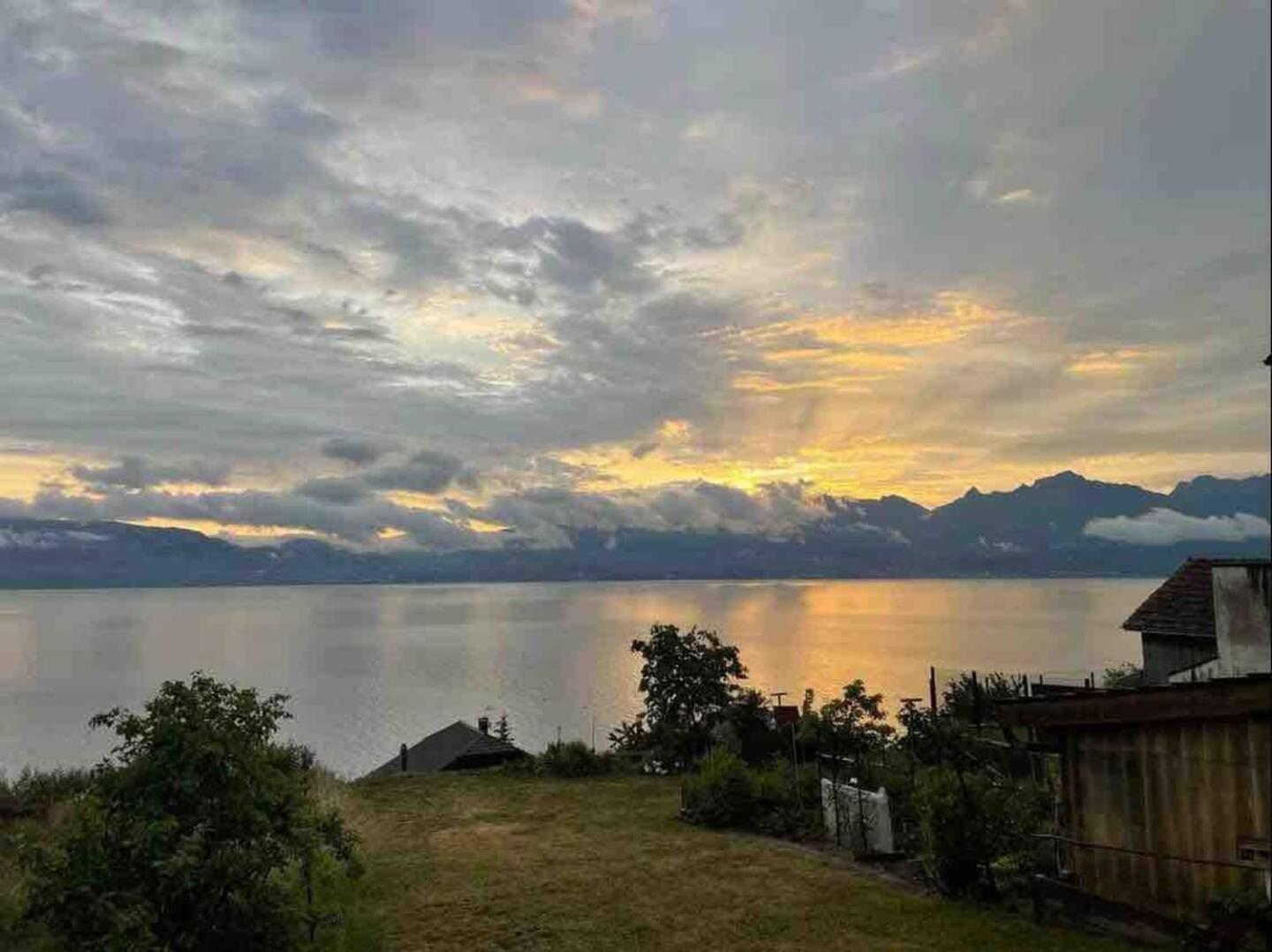 Chez Malou & Hugo Vue Lac Proche Suisse & Stations ! Saint Gingolph Bagian luar foto